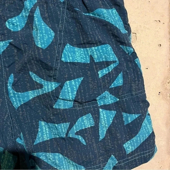 Columbia Women's Medium Blue Geometric Nylon Shorts Pull On Zippered Pocket - Picture 2 of 10